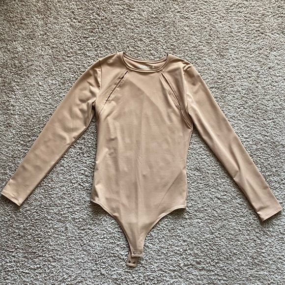 Abercrombie Seamless Fabric Long-Sleeve Cutout Bodysuit - Picture 3 of 7